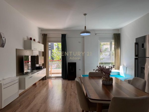 Tirane, jepet me qera apartament 2+1 Kati 2, 103 m² 750 € (Liqeni i Thate)