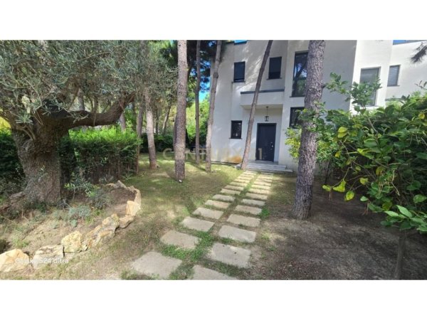 Durres, jepet me qera Vile 1 Katshe Kati 1, 130 m² 1.800 € (Gjiri i Lalezit)
