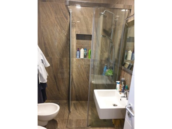 Durres, jepet me qera Vile 1 Katshe Kati 1, 130 m² 1.800 € (Gjiri i Lalezit)