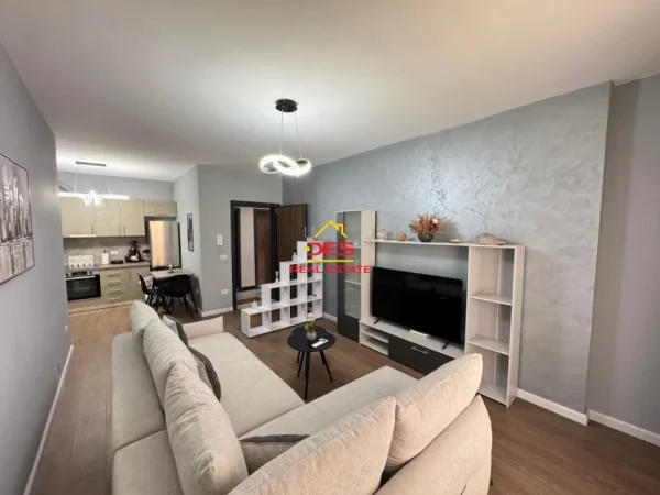 Vlore, jepet me qera apartament 1+1+Ballkon Kati 4, 70 m² 400 € (Rruga Murat Tërbaçi)