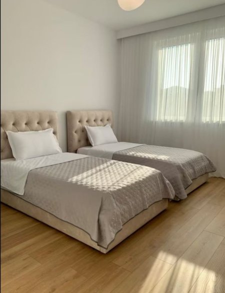 Tirane, jepet me qera apartament 2+1 Kati 3, 800 € 