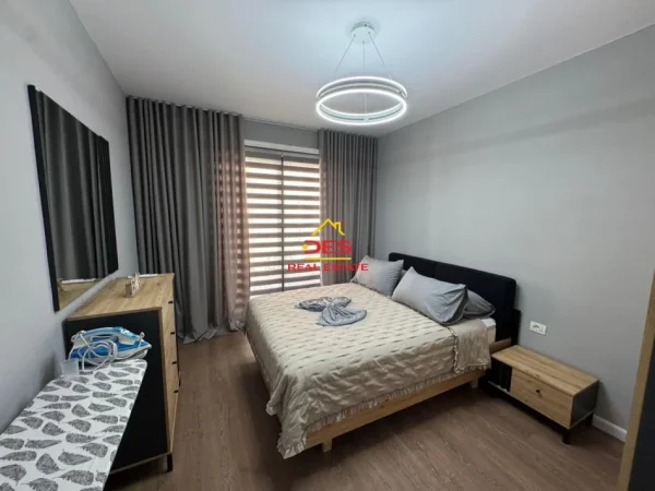 Vlore, jepet me qera apartament 1+1+Ballkon Kati 4, 70 m² 400 € (Rruga Murat Tërbaçi)