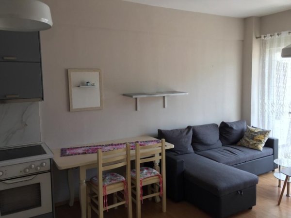 Tirane, jepet me qera apartament 1+1 Kati 6, 75 m² 500 € (Përballë shkollës “Vaçe Zela”)