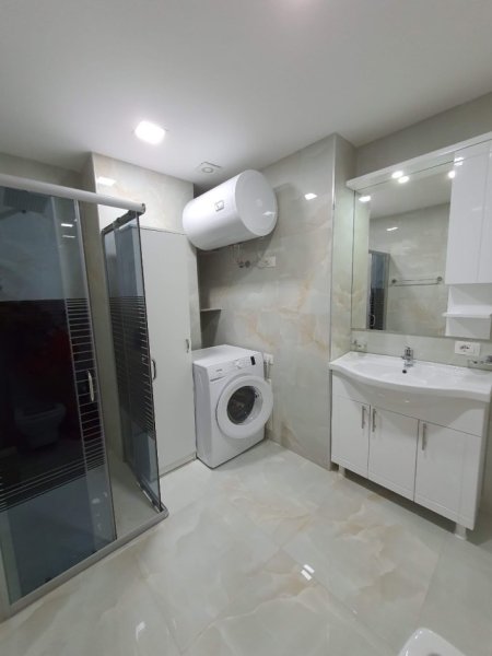 Tirane, jepet me qera apartament 1+1 Kati 6, 75 m² 500 € (Përballë shkollës “Vaçe Zela”)