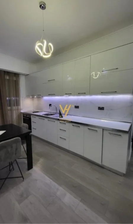 Tirane, jepet me qera apartament 2+1+Ballkon Kati 2, 65 m² 550 € (KOPSHTI ZOOLOGJIK)