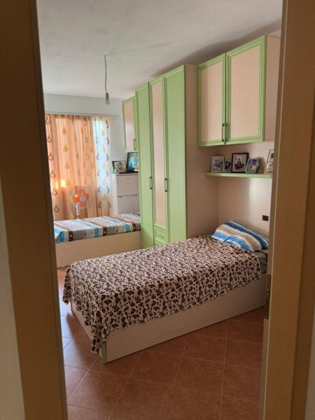 Tirane, jepet me qera apartament 2+1+Ballkon Kati 4, 90 m² 430 € (Fresk)