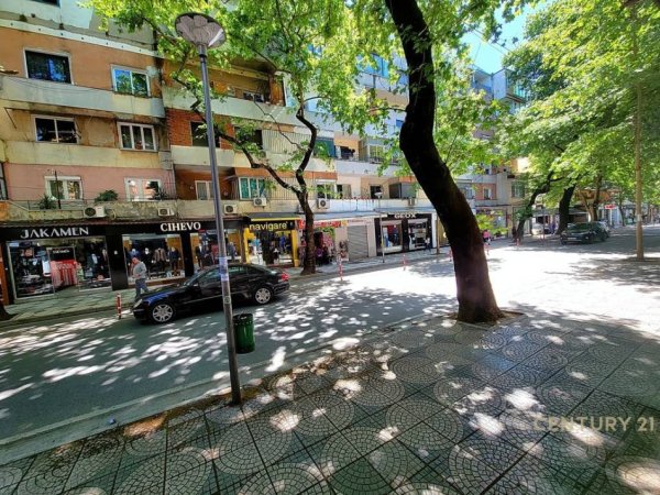 Tirane, jepet me qera ambjent biznesi Kati 0, 102 m² 2.000 € (Myslym Shyri)