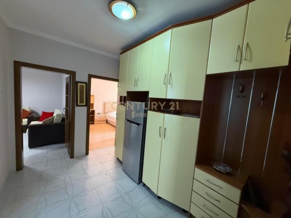 Tirane, jepet me qera apartament 1+1 Kati 4, 60 m² 500 € (Irfan Tomini)