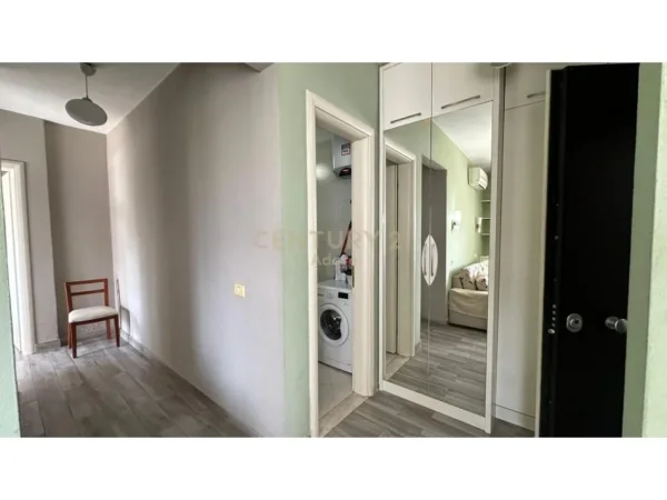 Tirane, jepet me qera apartament 2+1 Kati 6, 70 m² 550 € (Laprake)