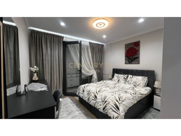 Tirane, jepet me qera apartament 2+1 Kati 1, 90 m² 800 € (21Dhjetori)