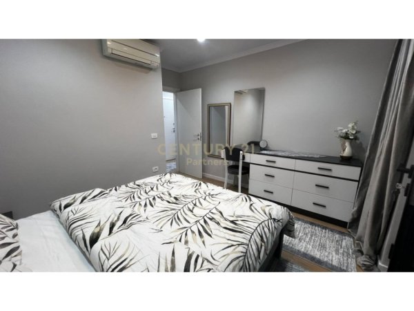Tirane, jepet me qera apartament 2+1 Kati 1, 90 m² 800 € (21Dhjetori)