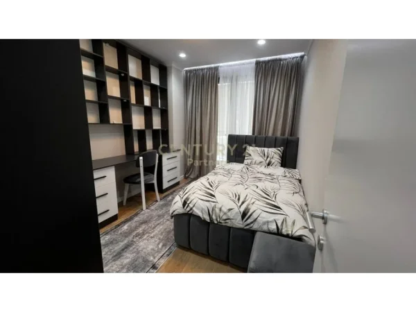 Tirane, jepet me qera apartament 2+1 Kati 1, 90 m² 800 € (21Dhjetori)