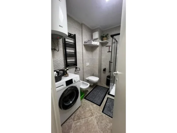 Tirane, jepet me qera apartament 2+1 Kati 1, 90 m² 800 € (21Dhjetori)