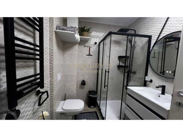 Tirane, jepet me qera apartament 2+1 Kati 1, 90 m² 800 € (21Dhjetori)