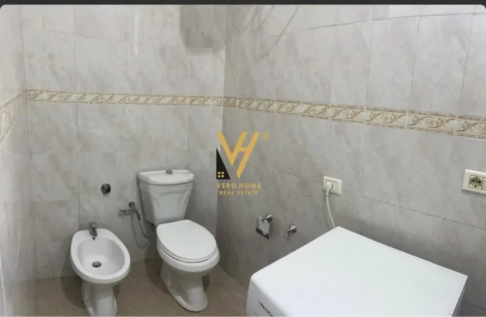 Tirane, jepet me qera Hyrje Vile 1+1+Ballkon Kati 2, 150 m² 500 € (SELVIA)