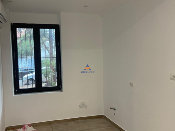 Tirane, jepet me qera zyre Kati 0, 50 m² 700 € (Stadiumi Dinamo)