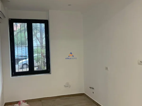 Tirane, jepet me qera zyre Kati 0, 50 m² 700 € (Stadiumi Dinamo)