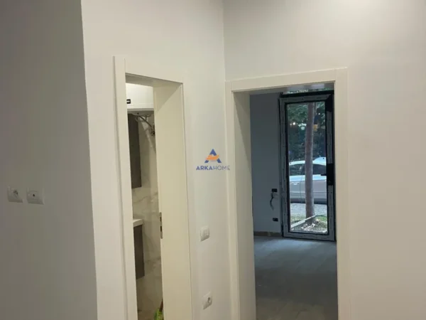 Tirane, jepet me qera zyre Kati 0, 50 m² 700 € (Stadiumi Dinamo)