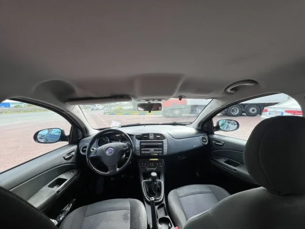 Lushnje, shitet makine Fiat Bravo 1.9 jtd Nafte, gri e erret manuale Kondicioner 280.000 km 2.000 €