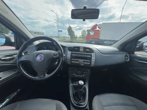Lushnje, shitet makine Fiat Bravo 1.9 jtd Nafte, gri e erret manuale Kondicioner 280.000 km 2.000 €