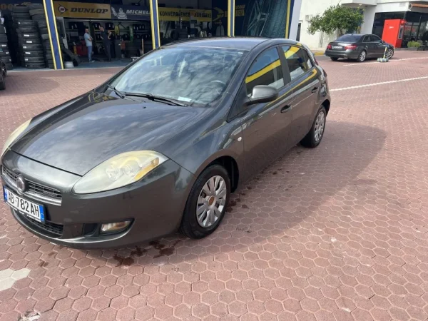 Lushnje, shitet makine Fiat Bravo 1.9 jtd Nafte, gri e erret manuale Kondicioner 280.000 km 2.000 €
