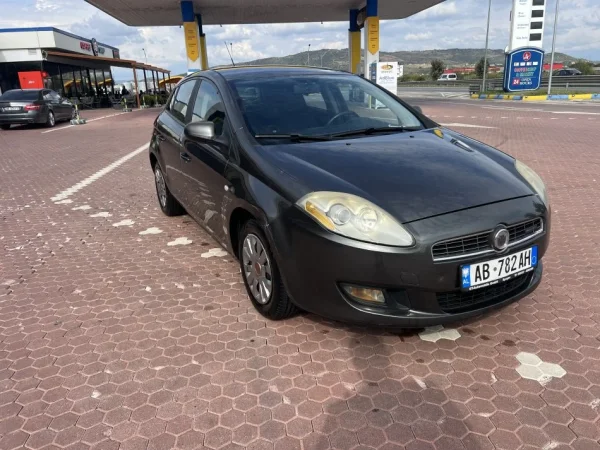 Lushnje, shitet makine Fiat Bravo 1.9 jtd Nafte, gri e erret manuale Kondicioner 280.000 km 2.000 €