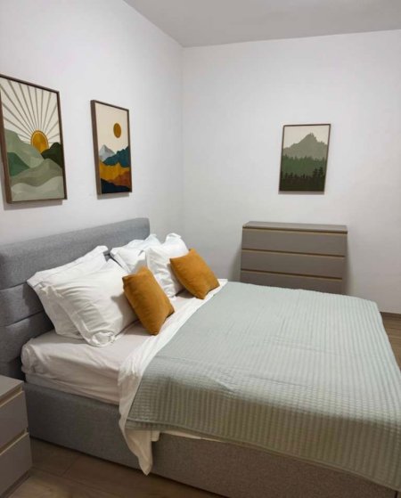 Tirane, jepet me qera apartament 2+1+Ballkon Kati 2, 90 m² 950 € (Rruga e Durresit, Kafe Flora)