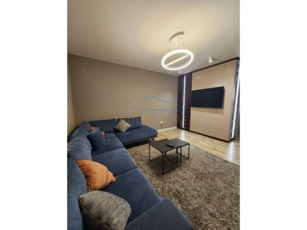 Tirane, jepet me qera apartament 3+1 Kati 5, 105 m² 1.000 € (QUARTUM Residence (Luxury), Rruga Jordan Misja , Tirane)