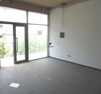 Tirane, shitet dyqan Kati 0, 120 m² 228.000 € (LIQENI THATE)