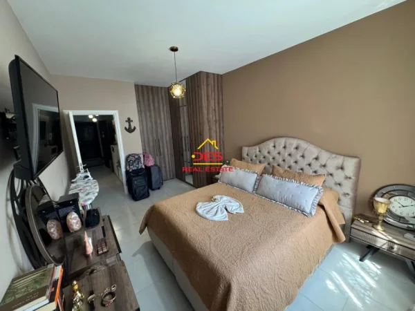 Vlore, jepet me qera apartament 1+1+Ballkon Kati 5, 70 m² 550 € (Rruga Murat Tërbaçi)