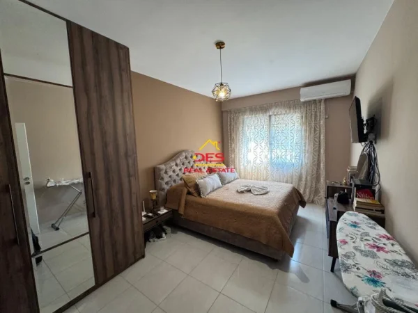 Vlore, jepet me qera apartament 1+1+Ballkon Kati 5, 70 m² 550 € (Rruga Murat Tërbaçi)