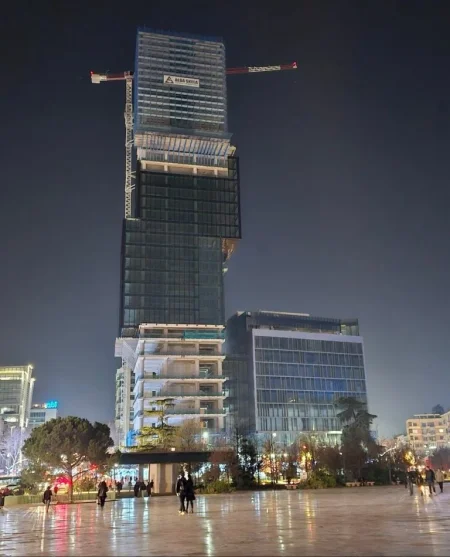 Tirane, jepet me qera zyre Kati 3, 848 m² 25.000 € 