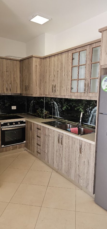 Tirane, jepet me qera apartament 3+1 Kati 7, 120 m² 750 € 