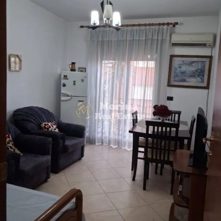 Tirane, jepet me qera apartament 1+1 Kati 4, 70 m² 800 € (Qender)