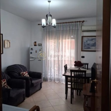 Tirane, jepet me qera apartament 1+1 Kati 4, 70 m² 800 € (Qender)