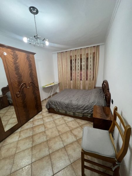 Tirane, jepet me qera apartament 2+1 Kati 4, 80 m² 550 € (QENDER)