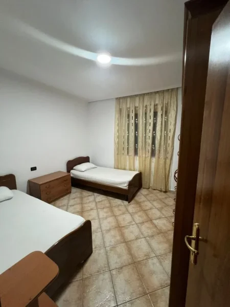 Tirane, jepet me qera apartament 2+1 Kati 4, 80 m² 550 € (QENDER)