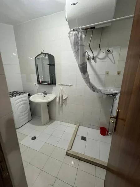 Tirane, jepet me qera apartament 2+1 Kati 4, 80 m² 550 € (QENDER)