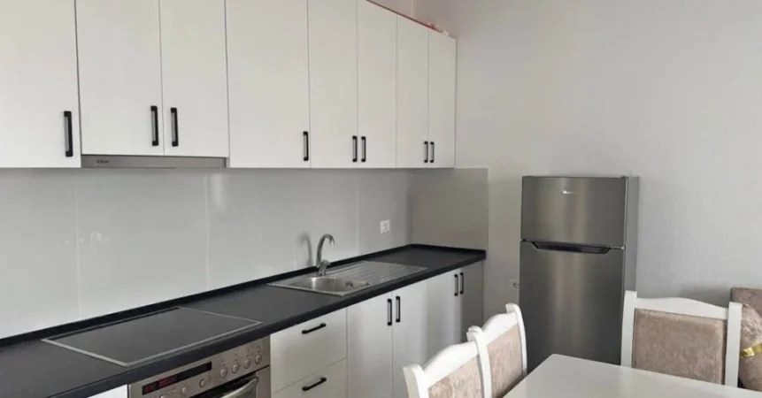 Tirane, jepet me qera apartament 1+1+Ballkon Kati 2, 330 € (Myslym Shyri, Perballe Someg.)