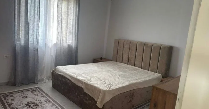 Tirane, jepet me qera apartament 1+1+Ballkon Kati 2, 330 € (Myslym Shyri, Perballe Someg.)