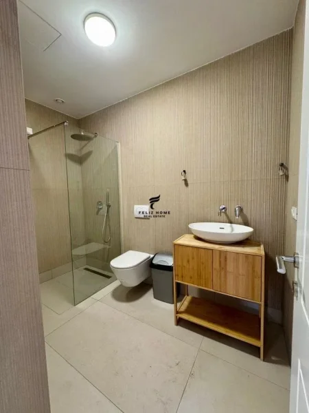 Tirane, jepet me qera zyre Kati 3, 160 m² 1.850 € (LAKE VIEW)