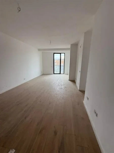 Tirane, jepet me qera zyre Kati 4, 70 m² 650 € (MINE PEZA)