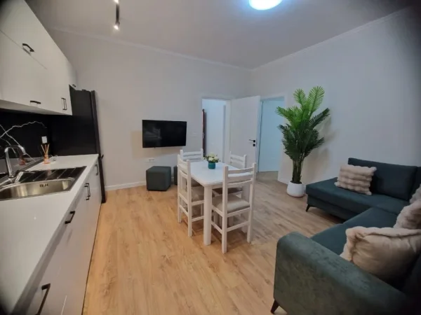 Tirane, jepet me qera apartament 2+1 Kati 2, 75 m² 800 € (VASIL SHANTO)