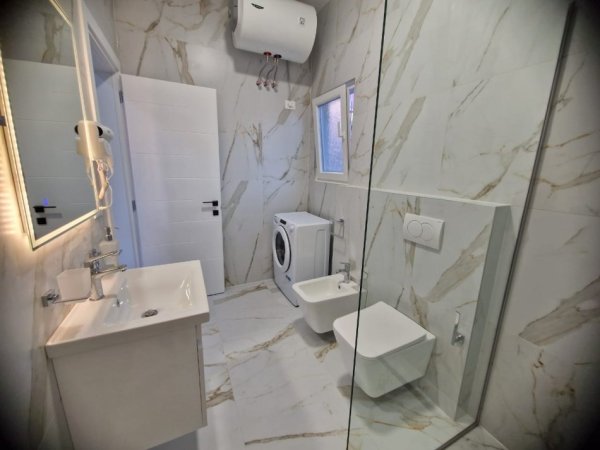 Tirane, jepet me qera apartament 2+1 Kati 2, 75 m² 800 € (VASIL SHANTO)