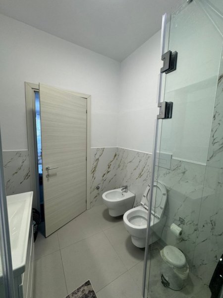 Tirane, jepet me qera apartament 2+1 Kati 9, 80 m² 700 € (RIVER REZIDENC)