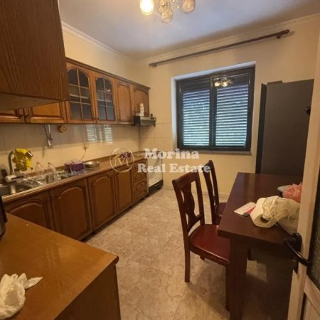 Tirane, jepet me qera apartament 1+1+Ballkon Kati 3, 65 m² 450 € (Farmacia 10)