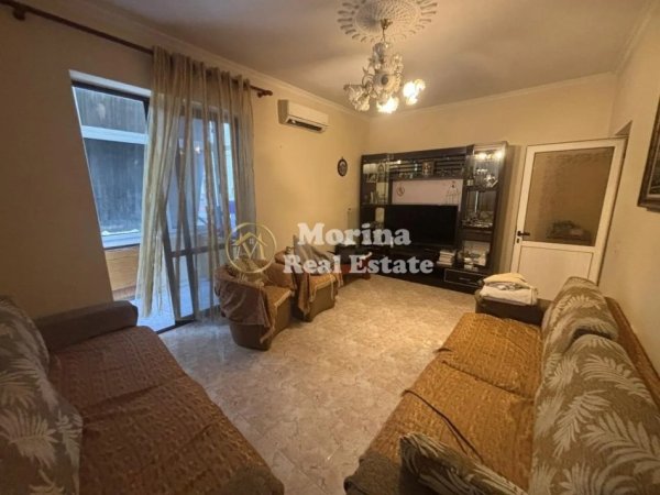 Tirane, jepet me qera apartament 1+1+Ballkon Kati 3, 65 m² 450 € (Farmacia 10)