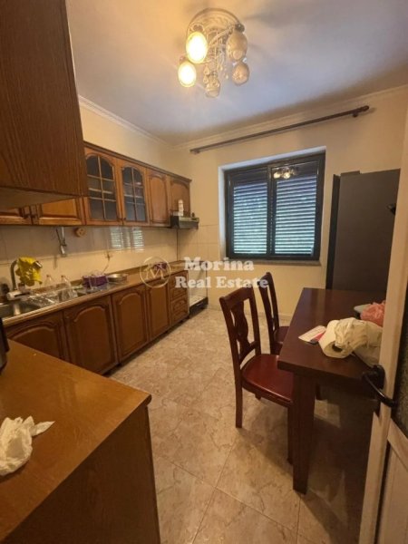 Tirane, jepet me qera apartament 1+1+Ballkon Kati 3, 65 m² 450 € (Farmacia 10)
