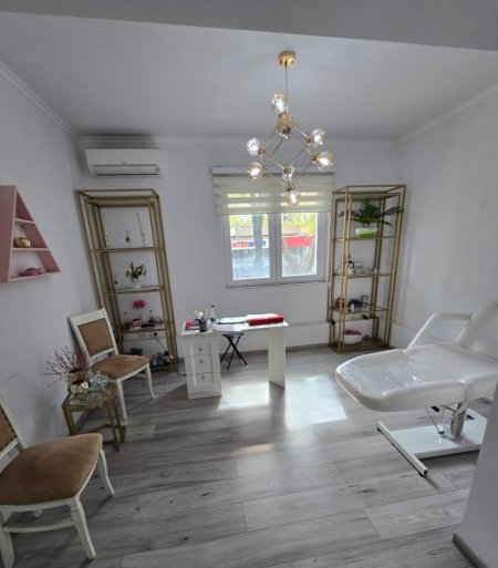Tirane, jepet me qera apartament 2+1 Kati 2, 700 € 