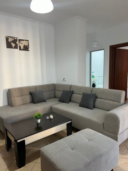 Tirane, jepet me qera apartament 1+1 Kati 7, 60 m² 500 € (PALLATI ME SHIGJETA)